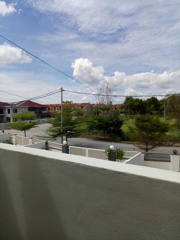 Sri Manjung Ma Maison Homestay Lumut Exteriér fotografie